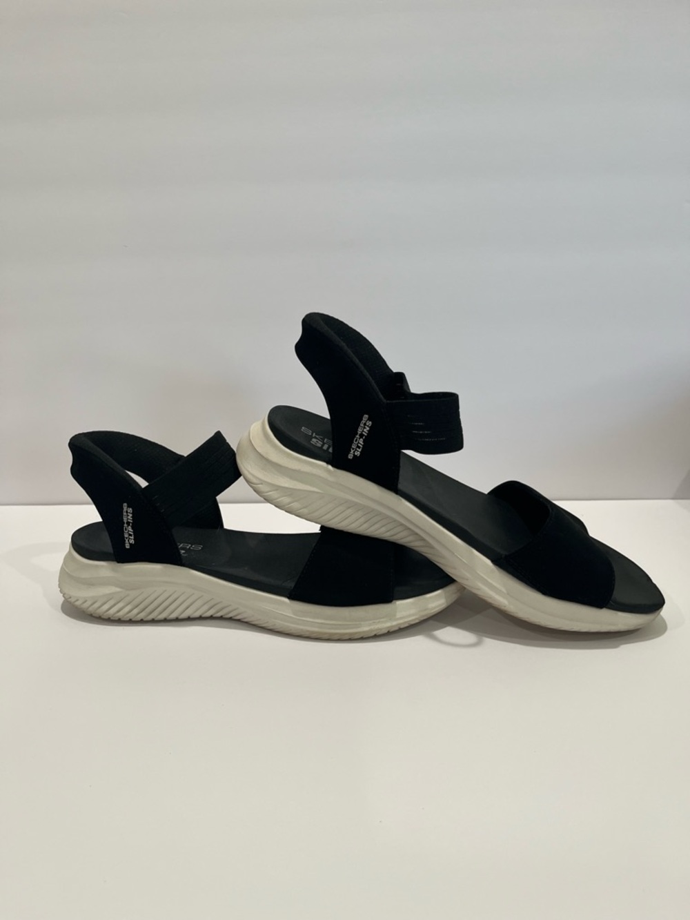 Sketchers Black Elastic Strap Slip-In Lightweight Cushion Women's Casual Sandals - Picture 2 of 10